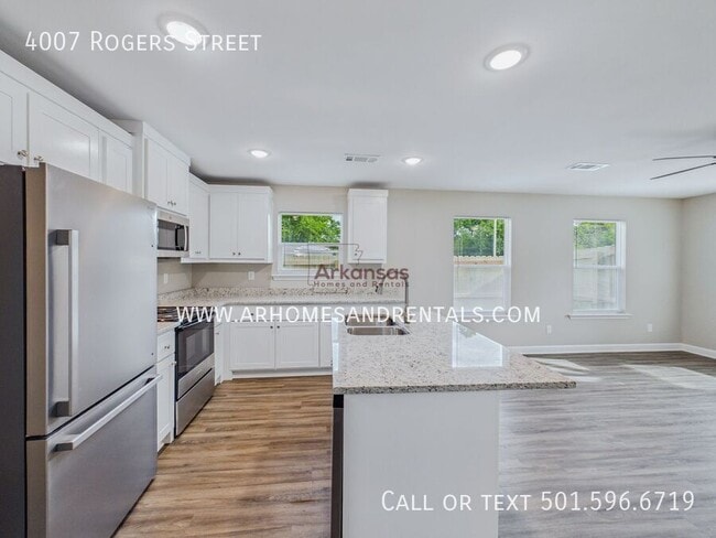 Building Photo - 4007 Rogers St