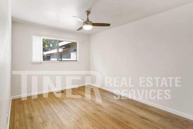 Building Photo - 7400 Mooncrest Way