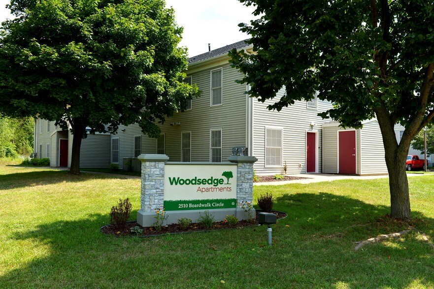 Woodsedge Apartments Eau Claire, WI Apartment Finder