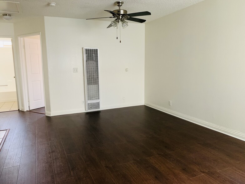 Building Photo - 136 N Mariposa Ave