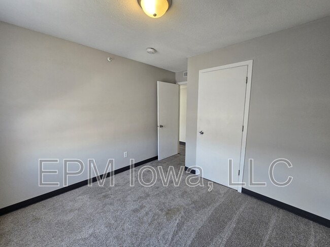 Building Photo - 60 Miller Ave SW