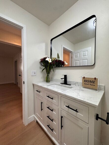 Building Photo - 1734 Prospect Ave