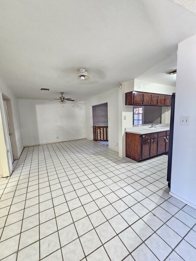 Building Photo - 4417 W 16th Ln