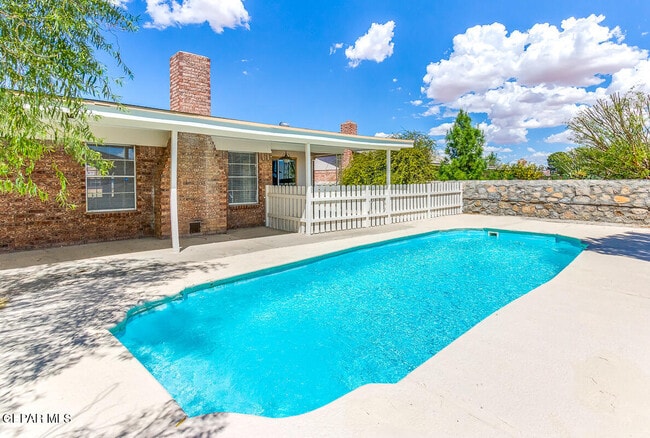 Building Photo - 5016 Cockrell Ln