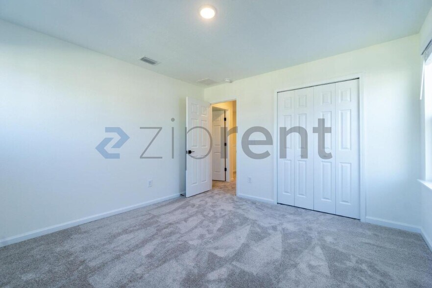 Building Photo - 5823 Tomahawk Lake Dr