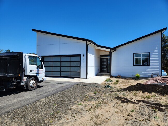 Building Photo - 514 Canal Dr NE