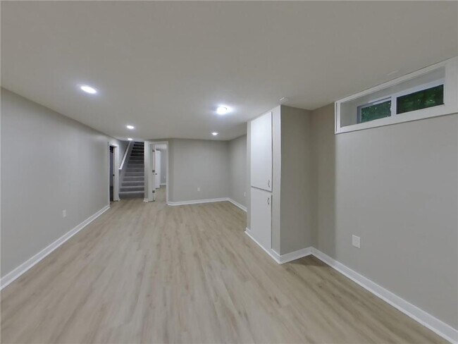 Building Photo - 408 Riverview Dr
