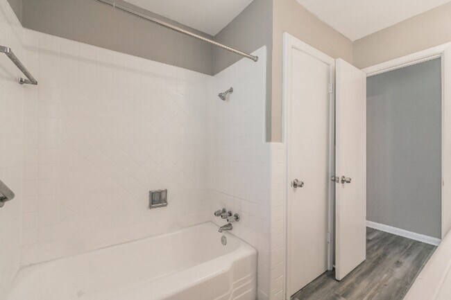 Building Photo - 7513 Maple Dr