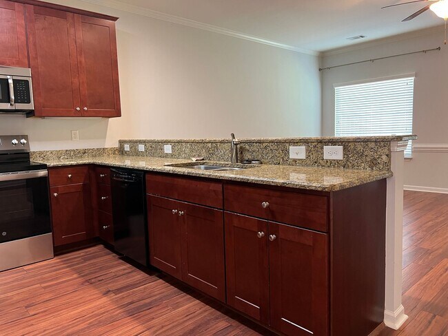 Building Photo - 3/2 Condo in Gated Community near Downtown...