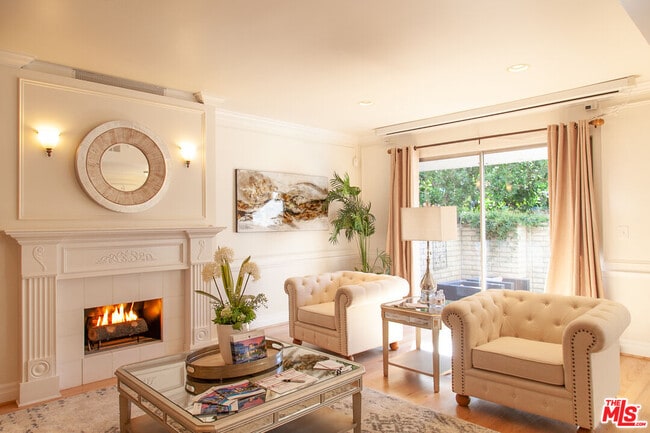 Building Photo - 4804 La Villa Marina