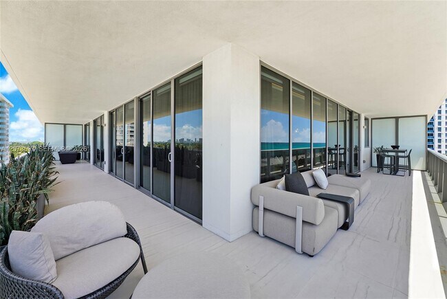 Building Photo - 5875 Collins Ave