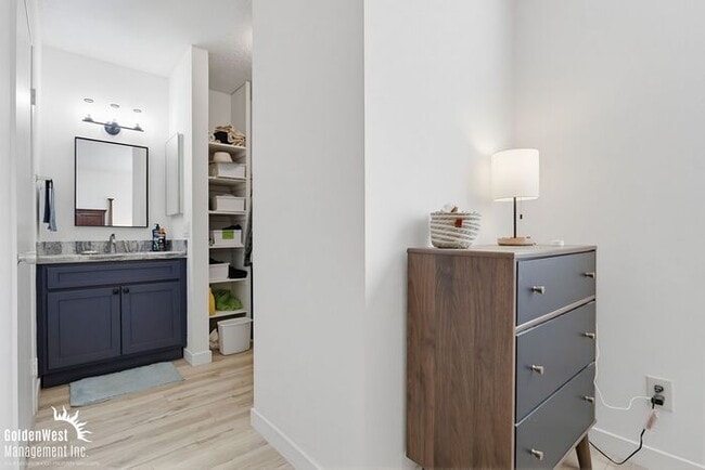 Building Photo - Charming 2Bdm 2Ba Apartment in the Heart of Hillcrest!