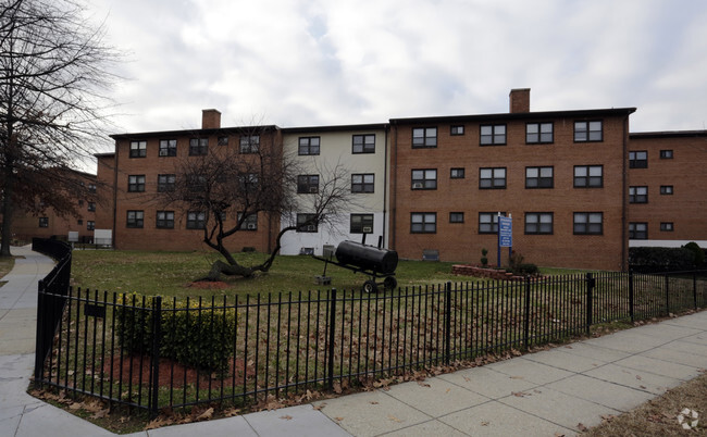 Primary Photo - Kenilworth Courts/Parkside Addition