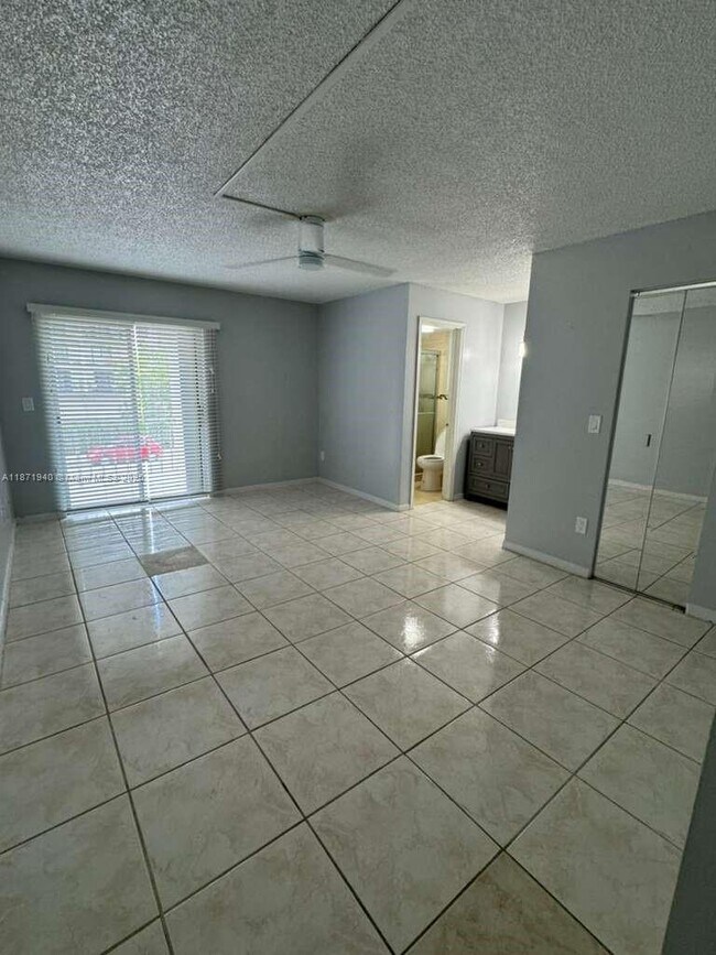 Building Photo - 1480 W 46th St