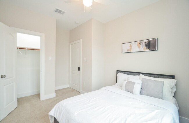 Building Photo - 4511 Reed Rd