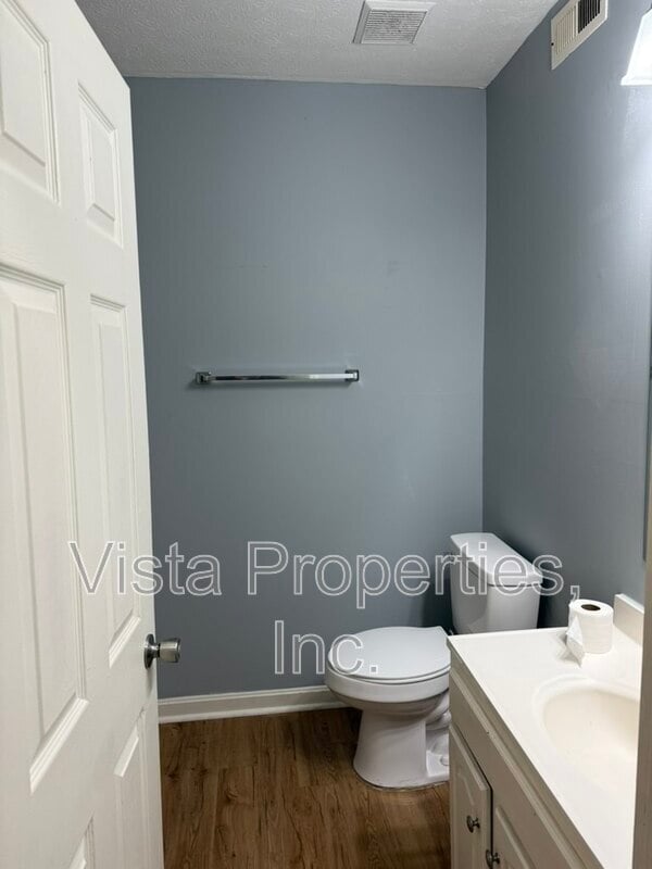 Building Photo - 1612 W Market St