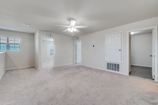 Building Photo - Spacious 4 Bed, 3 Bath Modern Home in Mobberly Farms, Pilot Point - Available for Lease!