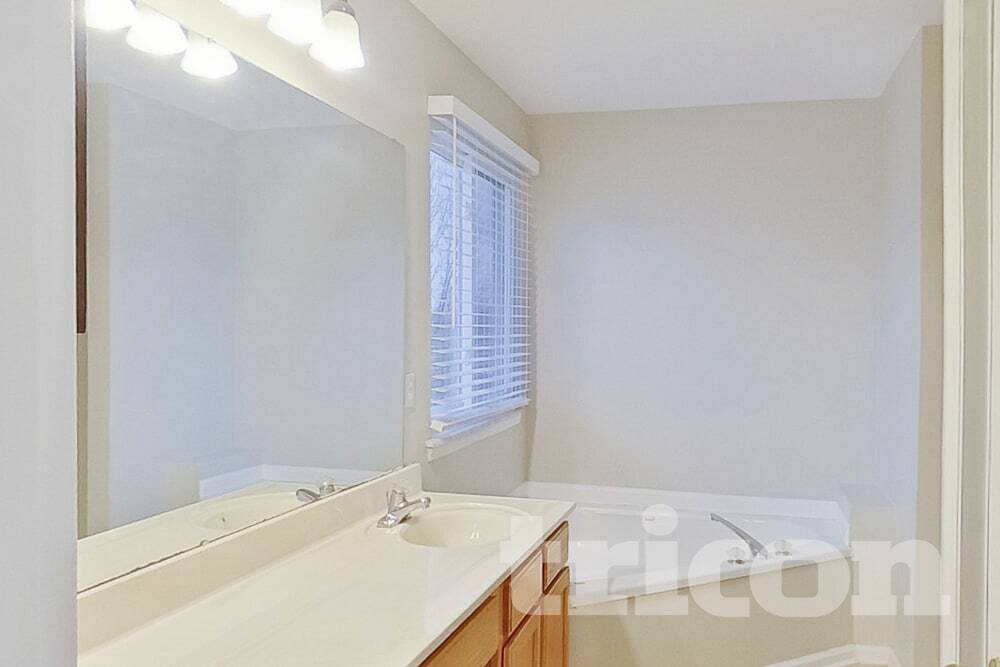 Building Photo - 4 Sapphire Ct