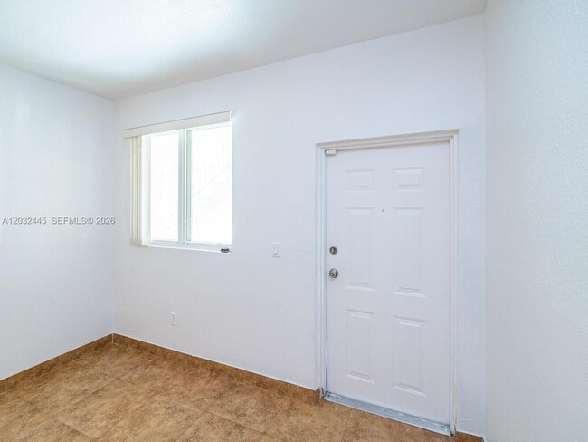 Building Photo - 1663 SE 27th Dr
