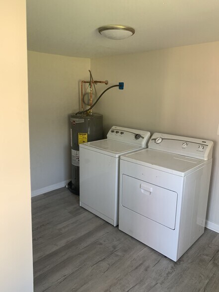 Building Photo - 105 N Franklin St