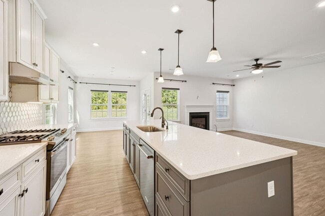 Building Photo - 5BR/3.5BA home offers stylish and function...