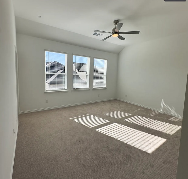 Building Photo - 9575 Speaker Dr