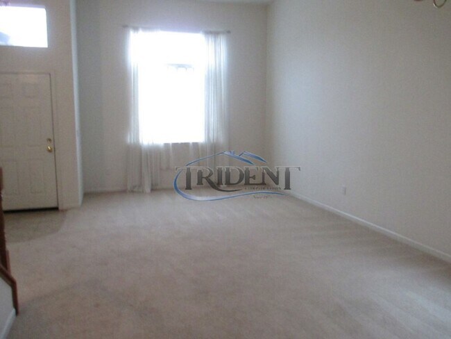 Building Photo - 4 bedroom, 3 bath house with approx. 2,183 sq. ft.