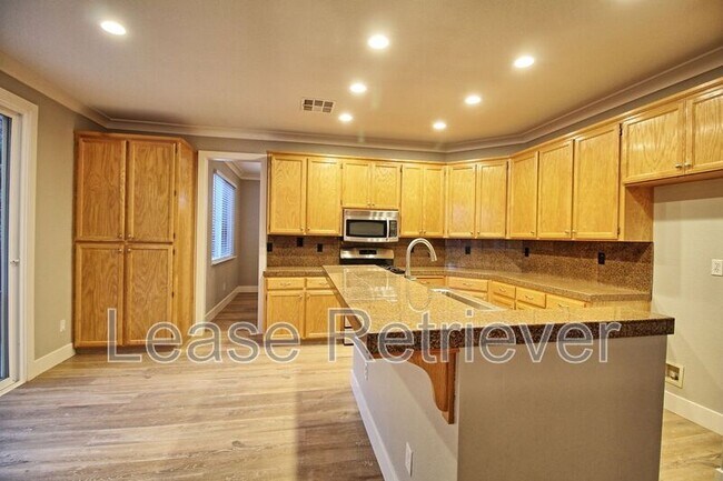 Building Photo - 2359 Riviera Ct