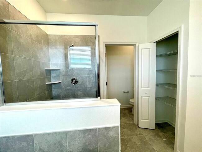 Building Photo - 422 Bogey Dr
