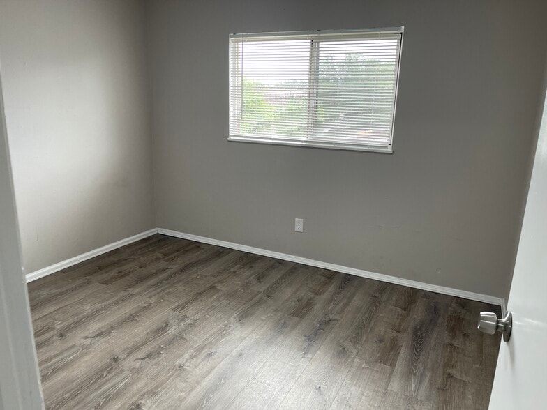 Building Photo - 1002 Mazatlan Cir