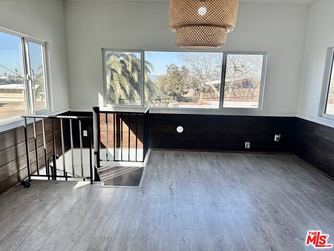 Building Photo - 410 Pershing Dr