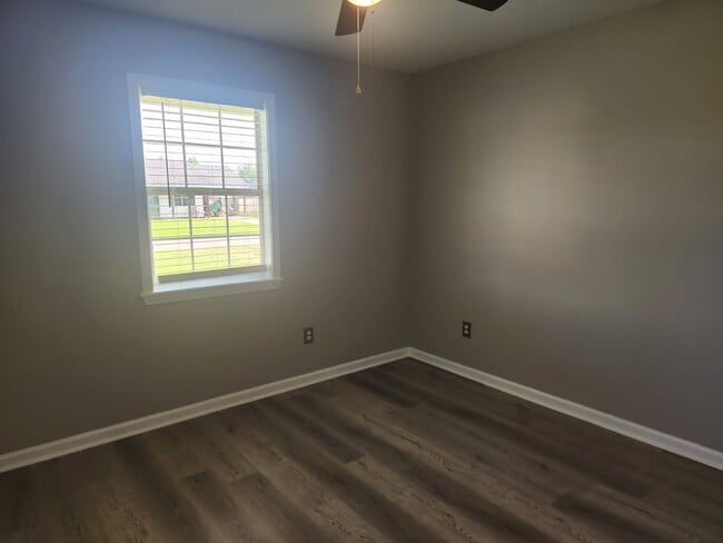 Building Photo - Spacious 3-Bed, 2-Bath Home in a Quiet Neighborhood