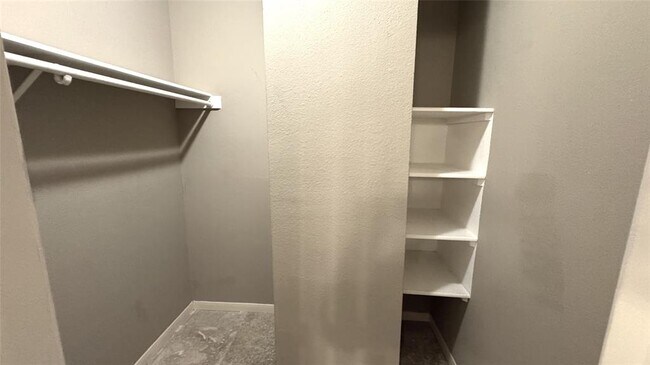 Building Photo - 17573 Red Oak Dr