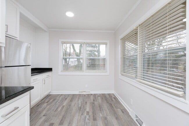 Building Photo - Spacious 2-Bed, 2-Bath Home with Basement – Prime Columbus Location!