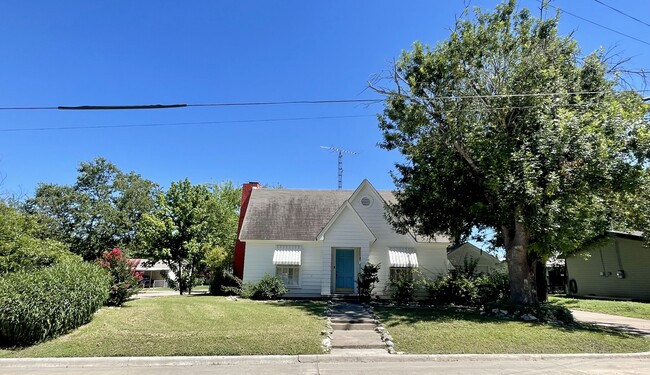 Primary Photo - 1002 W 3rd St