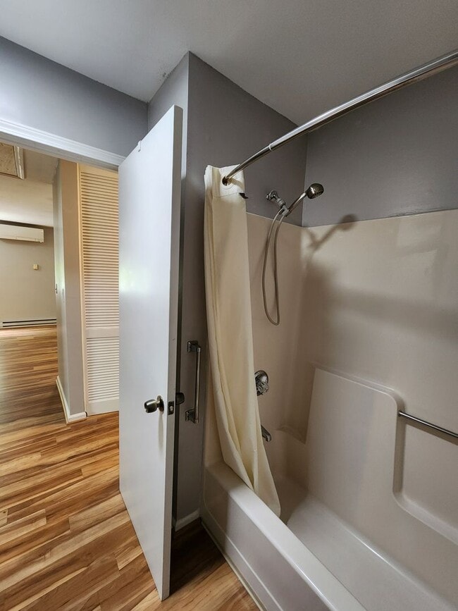 Building Photo - Black Mountain Rental!