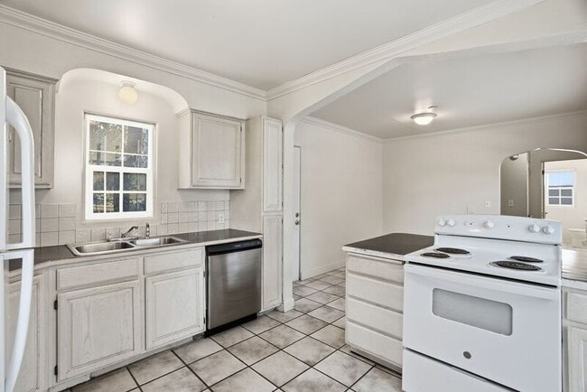 Building Photo - 1503 S SE Blvd