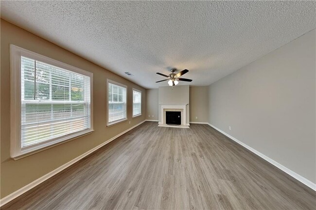 Building Photo - 1128 Grandview Cir