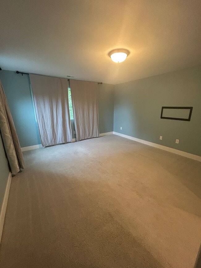 Building Photo - Spacious 4 Bed / 3.5 Bath Home in Easton C...