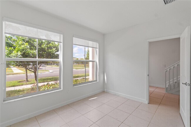 Building Photo - 26487 SW 148th Ave