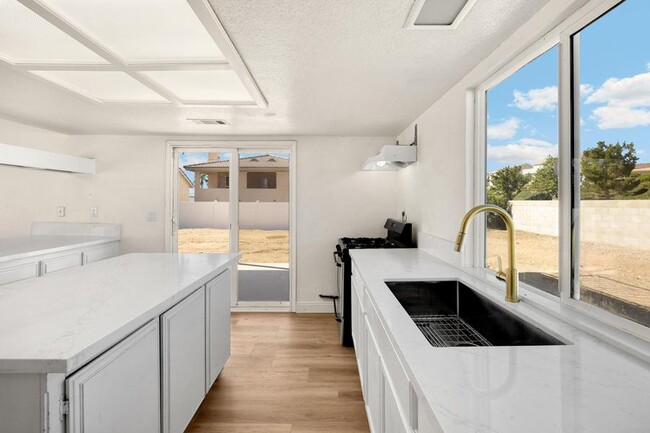 Building Photo - 17705 Vista Point Dr