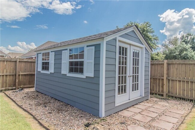 Building Photo - 5607 S 43rd St