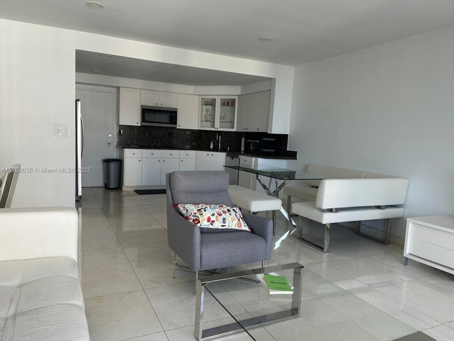 Building Photo - 1408 Brickell Bay Dr