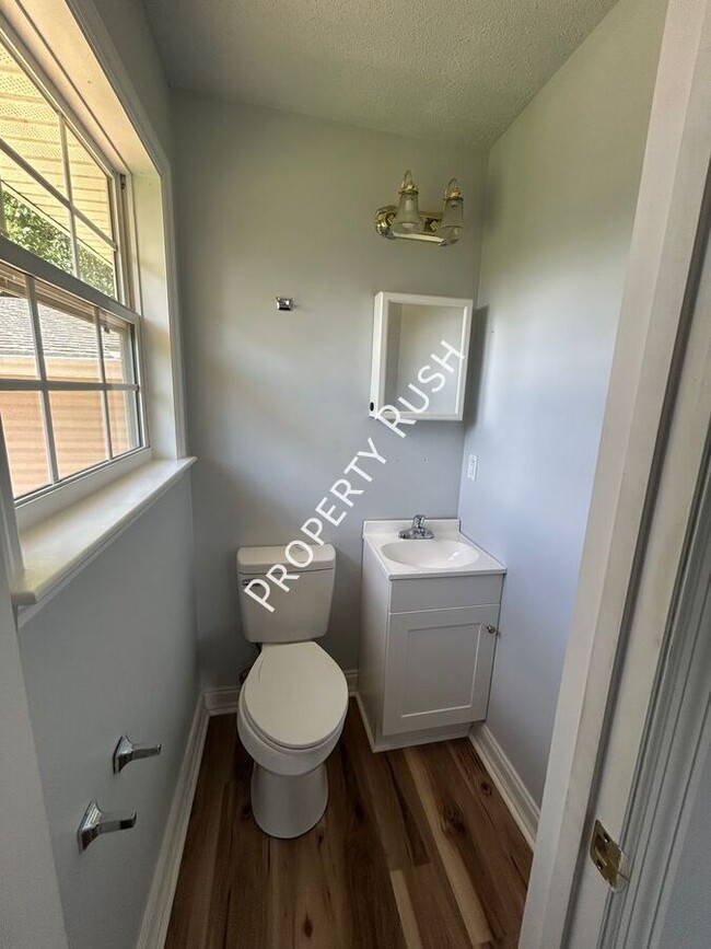 Building Photo - 9119 Westminister Cir Dr