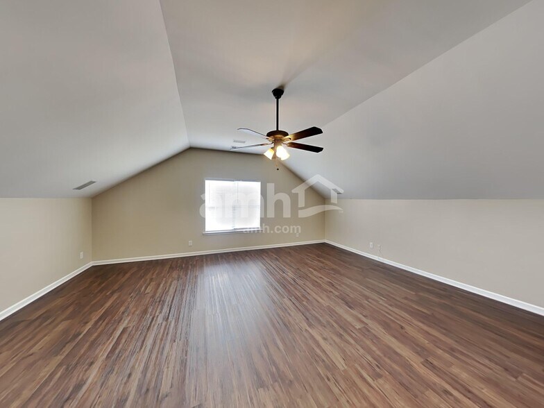 Building Photo - 902 Tanager Ct