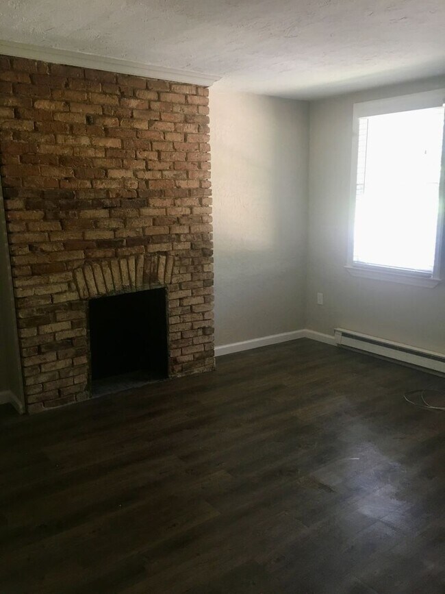 Building Photo - *** Beautiful & Updated Apartment in Mt. Washington * 1 Block to Grandview Ave * Pet Friendly * A...