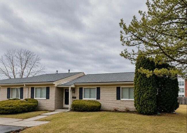 Building Photo - 25936 Franklin Pointe Dr
