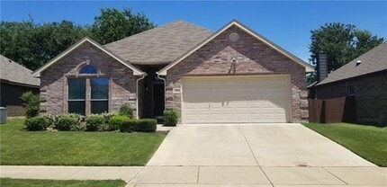 Building Photo - 416 Water Oak St