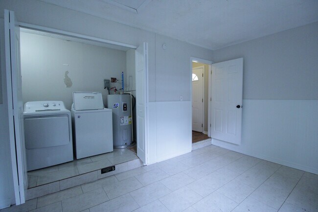 Building Photo - 1228 SW 75th Dr