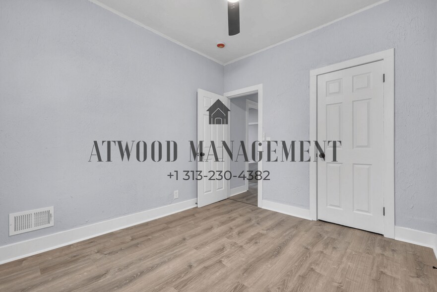 Building Photo - 8693 Woodlawn Ave
